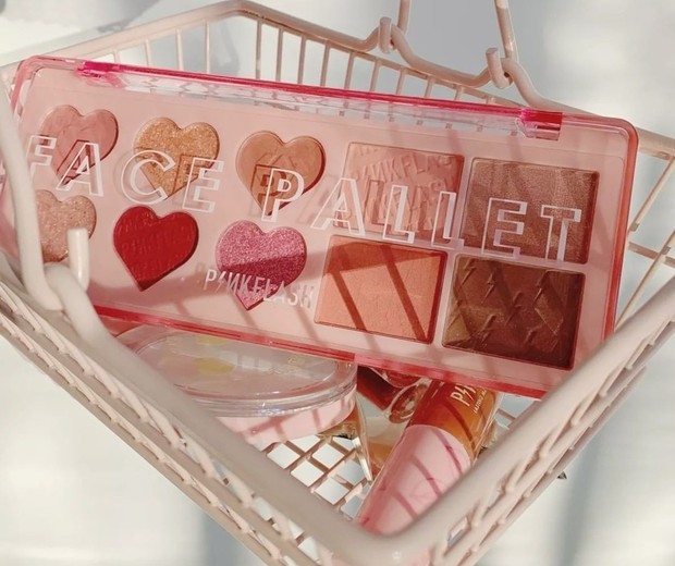 PINKFLASH OhMyLove Face Palette/Foto: Instagram.com/pinkflashcosmetics Pinkflash makeup dengan harga murah