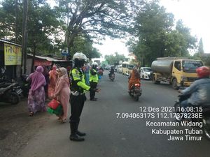 Pelambatan Arus Lalin Sempat Terjadi di Pantura Tuban