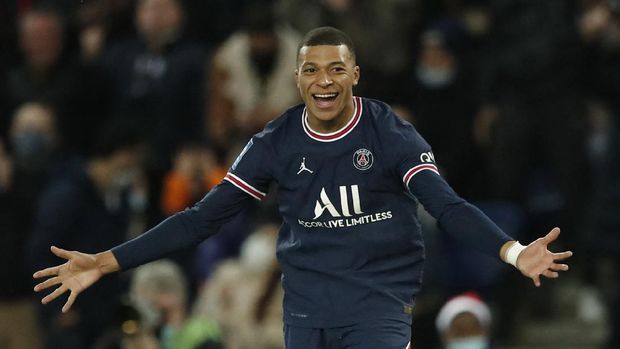 Soccer Football - Ligue 1 - Paris St Germain v AS Monaco - Parc des Princes, Paris, France - December 12, 2021 Paris St Germain's Kylian Mbappe celebrates scoring their second goal REUTERS/Benoit Tessier