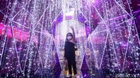 Pusat Perbelanjaan Berhias Pernak-pernik Natal