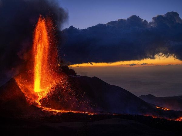 Rekor! Gunung Berapi di Spanyol Terus Meletus Selama 85 Hari