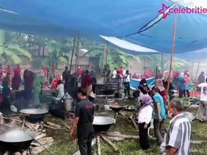 Hebat! Warga Sumatera Barat Sumbang Rendang 6 Ton untuk Korban Erupsi Semeru