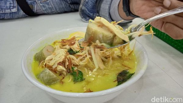 Gurih Hangat Laksa Tertua di Cibinong yang Berusia 70 Tahun