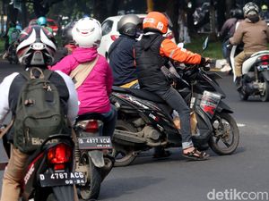 Apakah Naik Motor Pakai Sandal Jepit Termasuk Pelanggaran? Apakah Naik Motor Pakai Sandal Jepit Termasuk Pelanggaran?