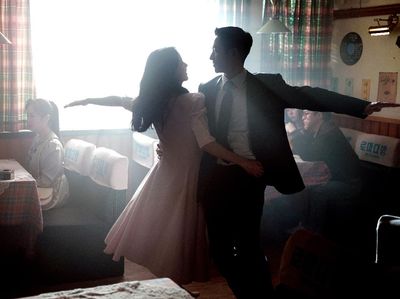 Serasinya Jisoo BLACKPINK dan Jung Hae In Dansa Mesra di Snowdrop