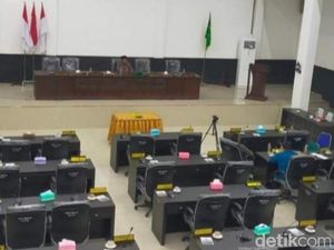 Gubsu Batalkan APBD 2022 Labura, DPRD Kembali Gelar Paripurna 21 Desember Gubsu Batalkan APBD 2022 Labura, DPRD Kembali Gelar Paripurna 21 Desember