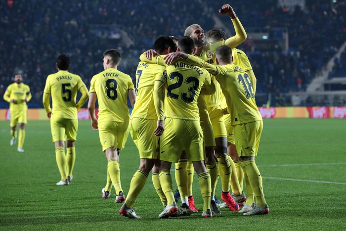 BERGAMO, ITALY - DECEMBER 09: Arnaut Danjuma celebrates with teammates Gerard Moreno, Moi Gomez and Alberto Moreno of Villarreal CF after scoring their teams third goal during the UEFA Champions League group F match between Atalanta and Villarreal CF at Gewiss Stadium on December 09, 2021 in Bergamo, Italy. (Photo by Emilio Andreoli/Getty Images)