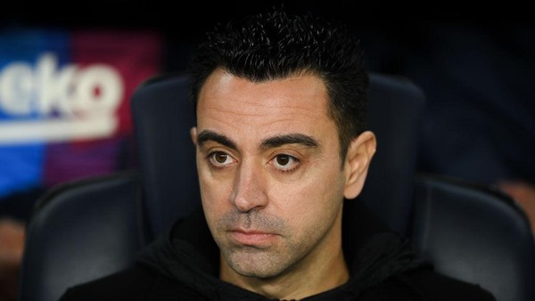 BARCELONA, SPAIN - NOVEMBER 20: Head coach Xavi Hernandez of FC Barcelona looks on during the La Liga Santander match between FC Barcelona and RCD Espanyol at Camp Nou on November 20, 2021 in Barcelona, Spain. (Photo by David Ramos/Getty Images)