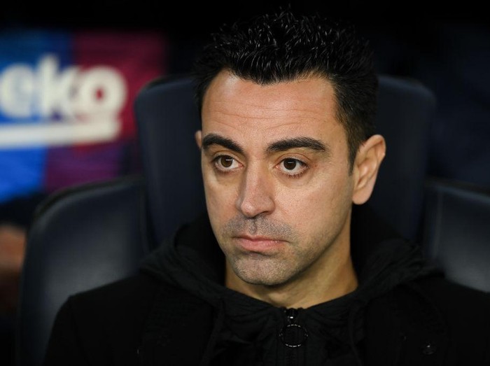 BARCELONA, SPAIN - NOVEMBER 20: Head coach Xavi Hernandez of FC Barcelona looks on during the La Liga Santander match between FC Barcelona and RCD Espanyol at Camp Nou on November 20, 2021 in Barcelona, Spain. (Photo by David Ramos/Getty Images)