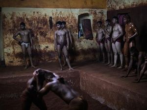 Adu Kuat Ala Gulat Tradisional India Adu Kuat Ala Gulat Tradisional India