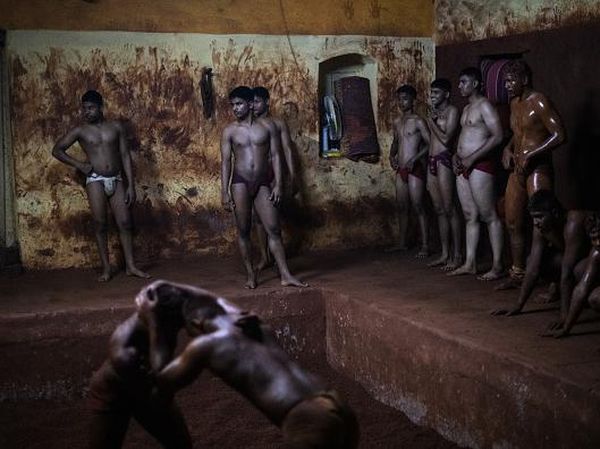 Adu Kuat Ala Gulat Tradisional India