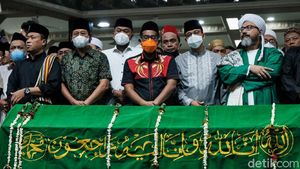 Anies Baswedan Ikut Salati Jenazah Haji Lulung