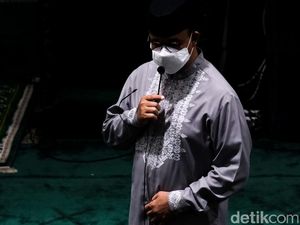 Anies Bicara Perkembangan Muslim Indonesia dalam Materi Kuliah Subuh Anies Bicara Perkembangan Muslim Indonesia dalam Materi Kuliah Subuh