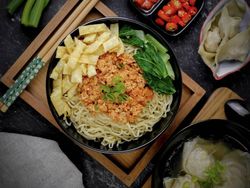 Asa Anak Sopir Angkot Bangun Bisnis Restoran, Kini Omzet Puluhan Juta