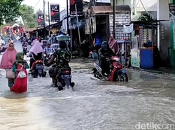 Anak Bengawan Solo Meluap, Jalan Antarkecamatan di Lamongan Kebanjiran