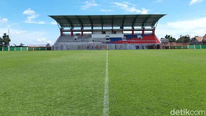 Boyolali Punya Stadion Sepakbola Keren, Penasaran? Kabupaten Boyolali kini memiliki stadion sepakbola baru. Stadion baru ini lebih representatif dengan lapangan dan rumput yang halus. Namanya stadion Kebogiro.