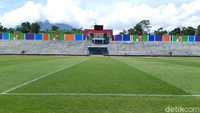 Stadion ini pun cukup mudah dijangkau. Dari patung Arjuna Wijaya Simpang Lima Boyolali ke arah barat, masuk jalur wisata Solo – Selo - Borobudur (SSB) atau jalan Boyolali – Magelang. Di pertigaan Paras, belok ke kiri. Sekitar 200 meter ada Pesanggrahan Pracimoharjo belok ke kanan sekitar 150 meter. Atau bisa juga lewat jalan baru di samping SMAN 1 Cepogo.