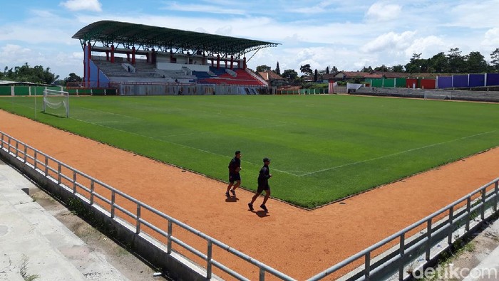 Kabupaten Boyolali sekarang memiliki stadion sepakbola baru. Stadion gres ini lebih representatif dengan lapangan dan rumput yang halus. Namanya stadion Kebogiro.