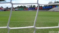 Stadion ini dibangun sejak tahun 2018 lalu. Sejak Bupati Boyolali masih dijabat Seno Samodro. Pembangunan stadion dilakukan secara bertahap.