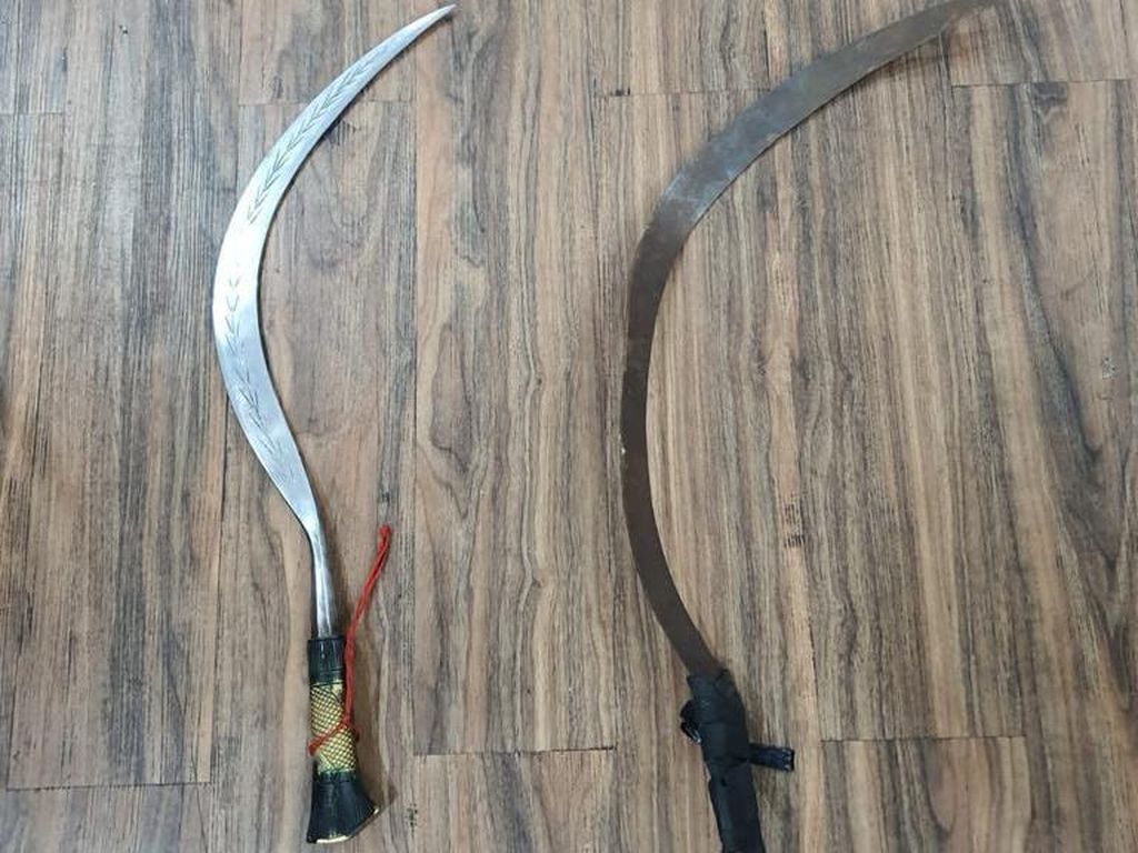 Polisi Amankan Pelajar Diduga Penyuplai Sajam buat Tawuran di Depok Polisi Amankan Pelajar Diduga Penyuplai Sajam buat Tawuran di Depok