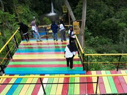 Erick Thohir Ikut Turun Gunung Benahi Fasum Desa Wisata