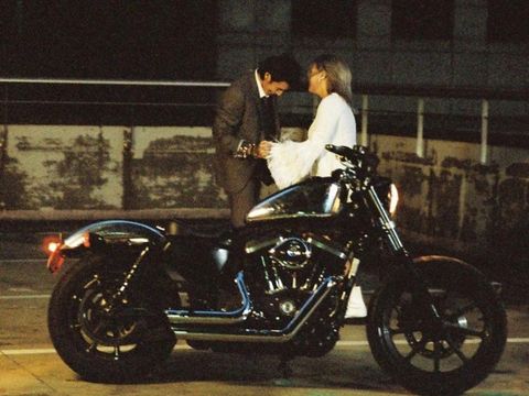 DPR IAN dan CL dalam music video 