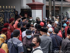 Haji Lulung Wafat, Warga Bedatangan ke Rumah Duka Haji Lulung Wafat, Warga Bedatangan ke Rumah Duka