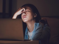 Mata Capek Kelamaan Lihat Laptop? Sesimpel Ini Mengatasinya Menurut Dokter