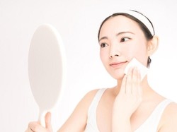 5 Tips Kencangkan Kulit Wajah agar Bebas dari Kerutan