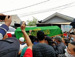 Jenazah Haji Lulung Tiba di Rumah Duka, Tahlil Pelayat Menggema