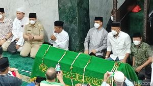 Potret Salat Jenazah Haji Lulung