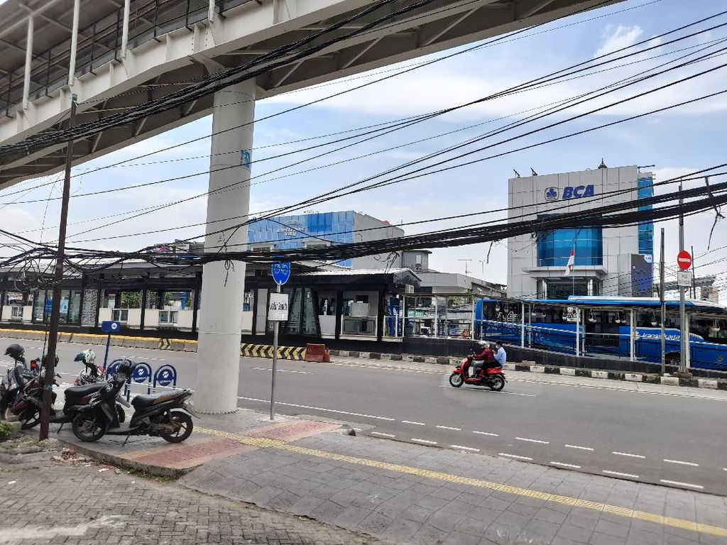 detikcom Do Your Magic: Atasi Kabel Menjuntai, Jl Pemuda Rawamangun Bakal Dibuat SJUT detikcom Do Your Magic: Atasi Kabel Menjuntai, Jl Pemuda Rawamangun Bakal Dibuat SJUT