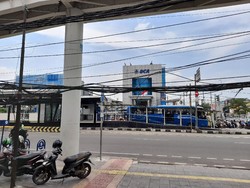 detikcom Do Your Magic: Pemprov Ikat Kabel Menjuntai di Jl Pemuda Rawamangun