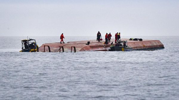 Kapal Kargo Terbalik Usai Tabrakan di Laut Baltik
