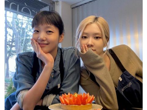 Kim Go Eun dan Rose BLACKPINK