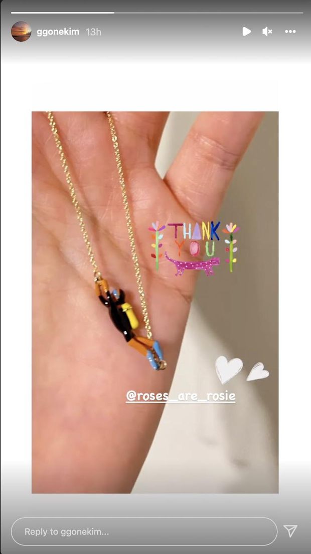 Hadiah dari Rose BLACKPINK untuk Kim Go Eun