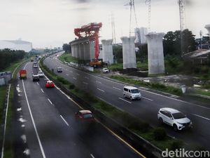 Melihat Pemasangan Girder Kereta Cepat di Buahbatu Bandung Melihat Pemasangan Girder Kereta Cepat di Buahbatu Bandung