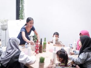 Saat Migi Rihasalay Wujudkan Impian Anak Melukis di Botol