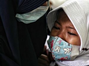 Kamu Sedih Kena Rolling Kelas? Ini Sisi Positif & Kiat Hadapinya dari Psikolog Kamu Sedih Kena Rolling Kelas? Ini Sisi Positif & Kiat Hadapinya dari Psikolog