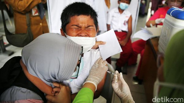 Ekspresi Anak Usai 6-11 Tahun Saat Divaksinasi COVID-19