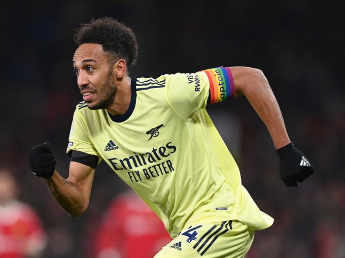 MANCHESTER, ENGLAND - DECEMBER 02:  Pierre-Emerick Aubameyang of Arsenal wears an armband to show support for the Rainbow Laces campaign during the Premier League match between Manchester United  and  Arsenal at Old Trafford on December 02, 2021 in Manchester, England. (Photo by Shaun Botterill/Getty Images)