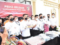 6 Pelaku Jaringan Perdagangan Emas Ilegal di Jambi Ditangkap, 1 Oknum Polisi