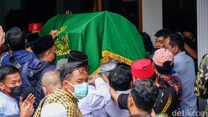 Potret Suasana Kedatangan Jenazah Haji Lulung di Rumah Duka