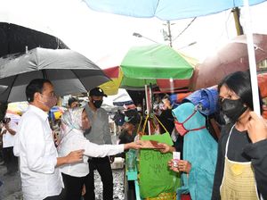 Dikunjungi Jokowi, Pedagang Pasar Kertek Wonosobo Keluhkan Omzet Turun