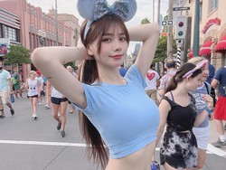 Selebgram Beli Rumah & 2 Mobil di Usia 21, Dibilang Kaya Hanya karena Seksi