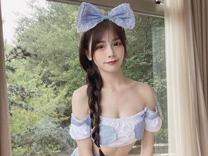 Potret Influencer Taiwan yang Tajir Jalur Pamer Aurat Potret Influencer Taiwan yang Tajir Jalur Pamer Aurat