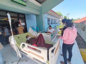 Retakan Dinding RSUD Larantuka Akibat Gempa 7,4 M, Pasien Dievakuasi