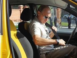 Putin Mengaku Pernah Kerja Sambilan Jadi Sopir Taksi