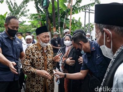 Saat Hamzah Haz Sambangi Rumah Duka Haji Lulung