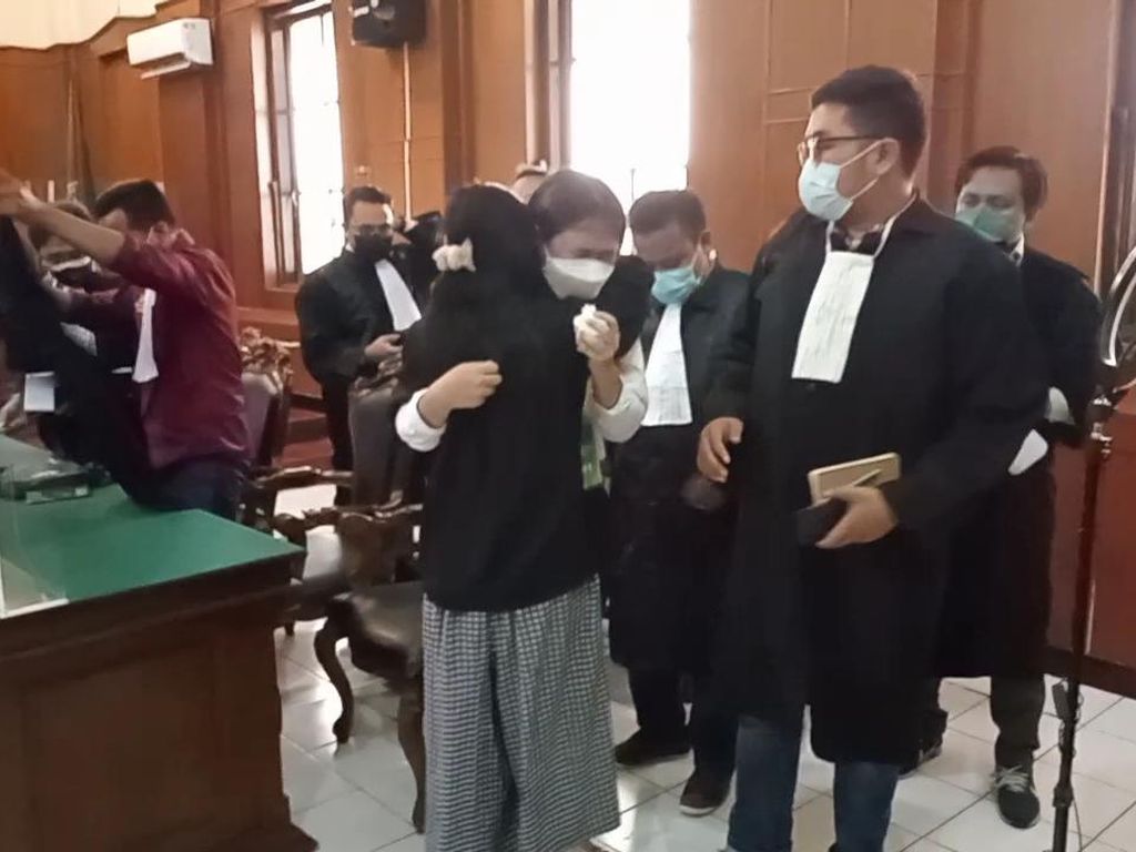 5 Fakta Kasus Stella di Kasus Pencemaran Nama Baik Klinik Kecantikan Kini Bebas 5 Fakta Kasus Stella di Kasus Pencemaran Nama Baik Klinik Kecantikan Kini Bebas